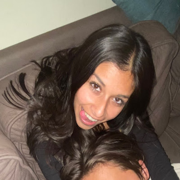 Meet your Posher, Nicole - Picture 1 of 1